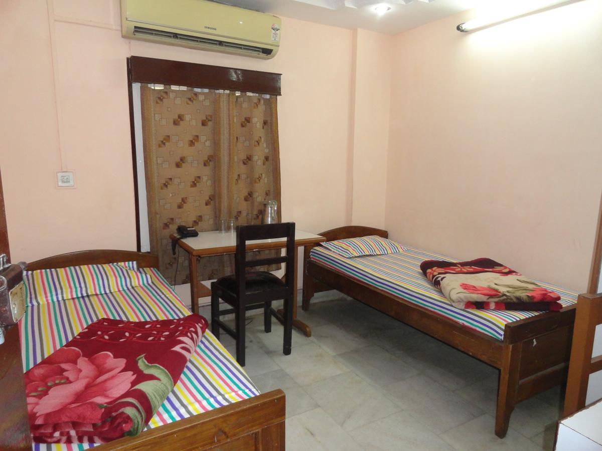 Hotel Prince B Guwahati Esterno foto